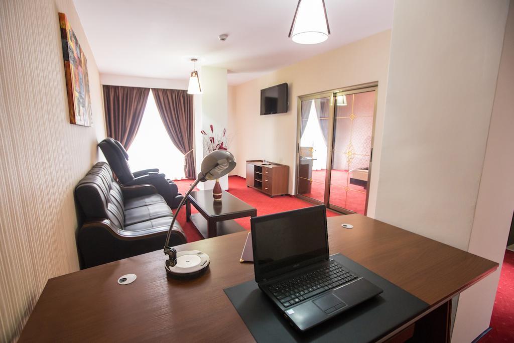 Hotel Meliss Craiova Oda fotoğraf